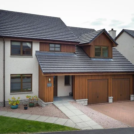 Snowmass Lodge - Hot Tub In Aviemore Exterior photo